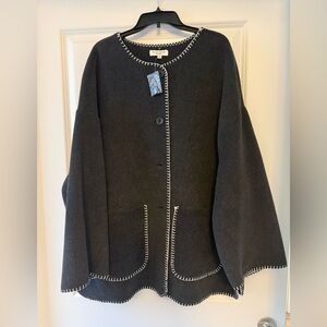 NWT women’s Ellen Reyes warm fleece cape style with White Trim, size 2X